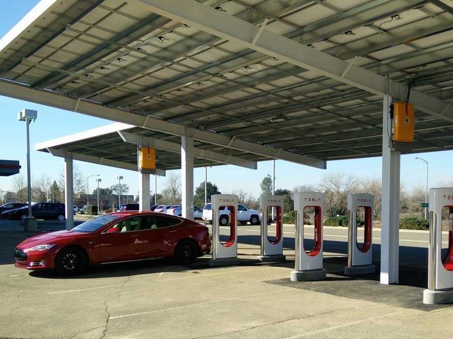 Всё, что известно об электрическом грузовике Tesla