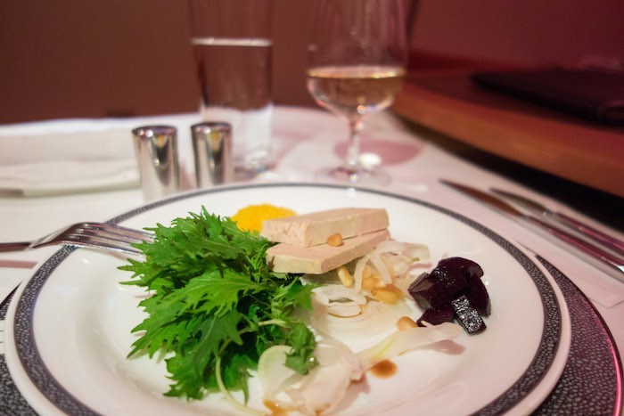 ماذا يعني أن تطير بالخطوط الجوية السنغافورية في الدرجة الأولى بكلفة 18000 دولار