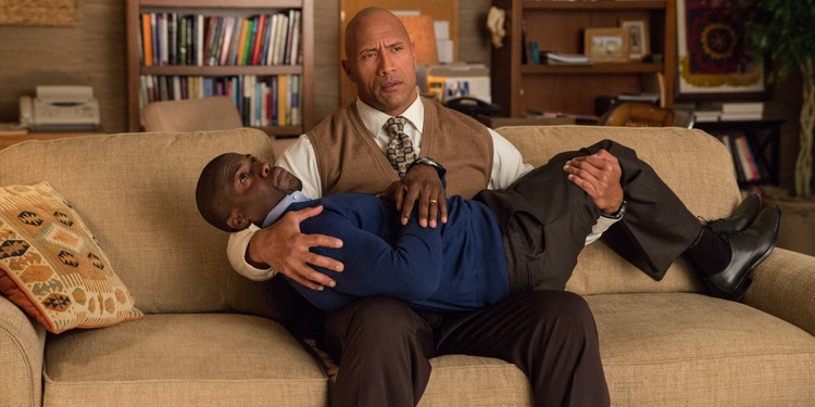 Cómo gana y gasta el dinero Dwayne "The Rock" Johnson