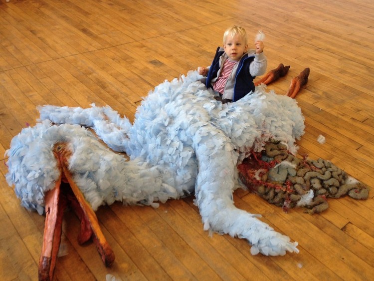 O artista que transformou um gato morto num drone