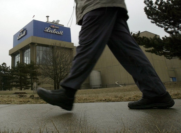 A história de Michelle Mone, a magnata da lingerie