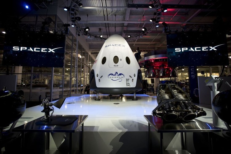 SpaceX publica imagens sem restrições de direitos de autor