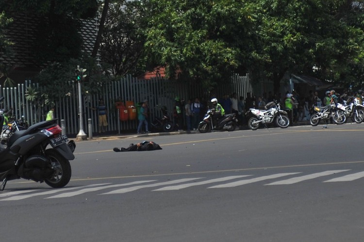 FOTOS: ataques terroristas en Yakarta (18+)