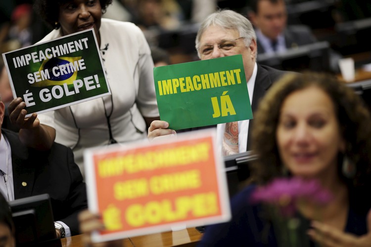 Rousseff appesa a un filo, mentre il Brasile resta nel baratro della crisi