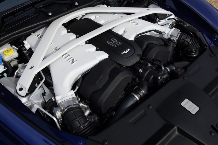 صاعقة من Aston Martin