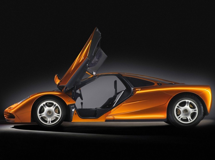  أندر سيارة McLaren F1 LM