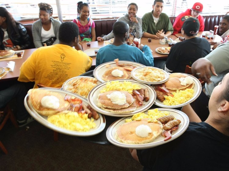 قصة ماكنزي بيزوس الأديبة وزوجة أغنى إنسان في العالم