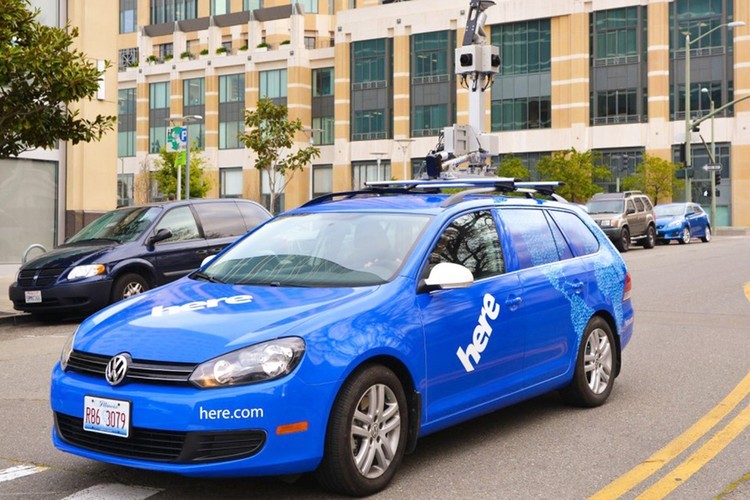 Bolsa de Atenas reabre com queda histórica