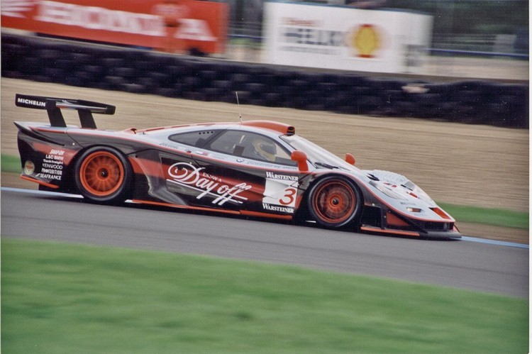  أندر سيارة McLaren F1 LM