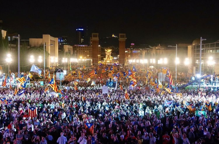 Spari sulla folla a Las Vegas, almeno 50 morti