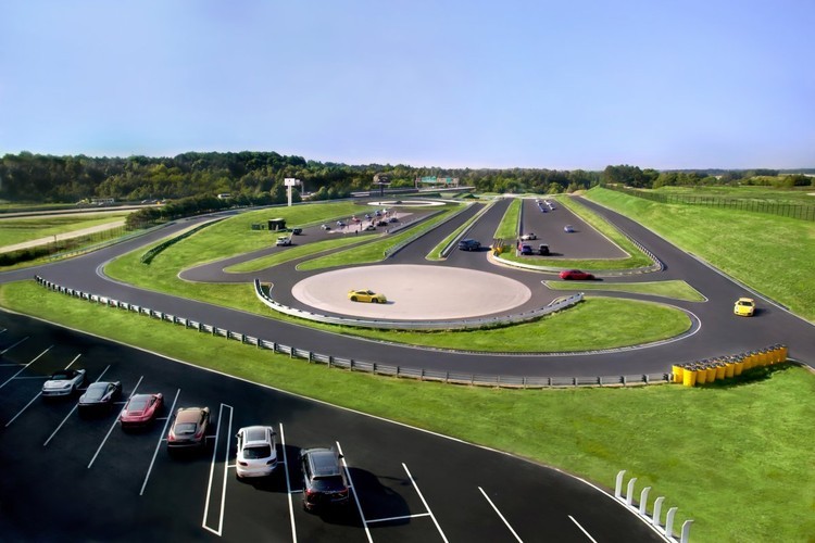 Como a Disneyland, mas com Porsches