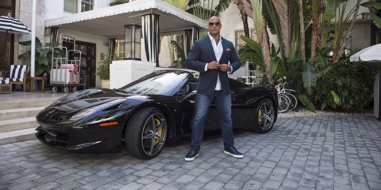Cómo gana y gasta el dinero Dwayne "The Rock" Johnson