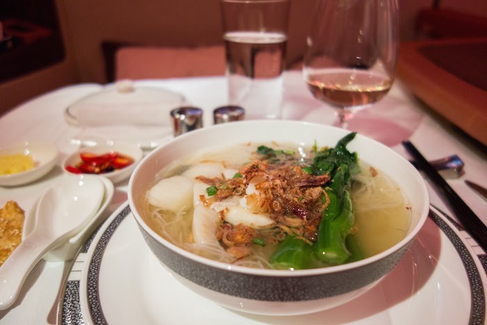 ماذا يعني أن تطير بالخطوط الجوية السنغافورية في الدرجة الأولى بكلفة 18000 دولار