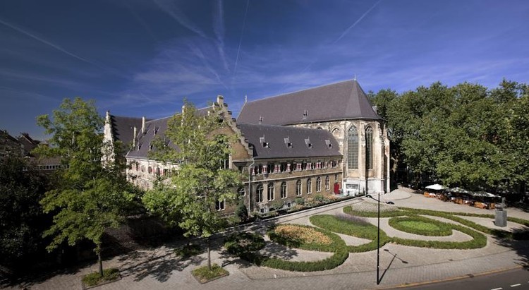 Chiese a cinque stelle