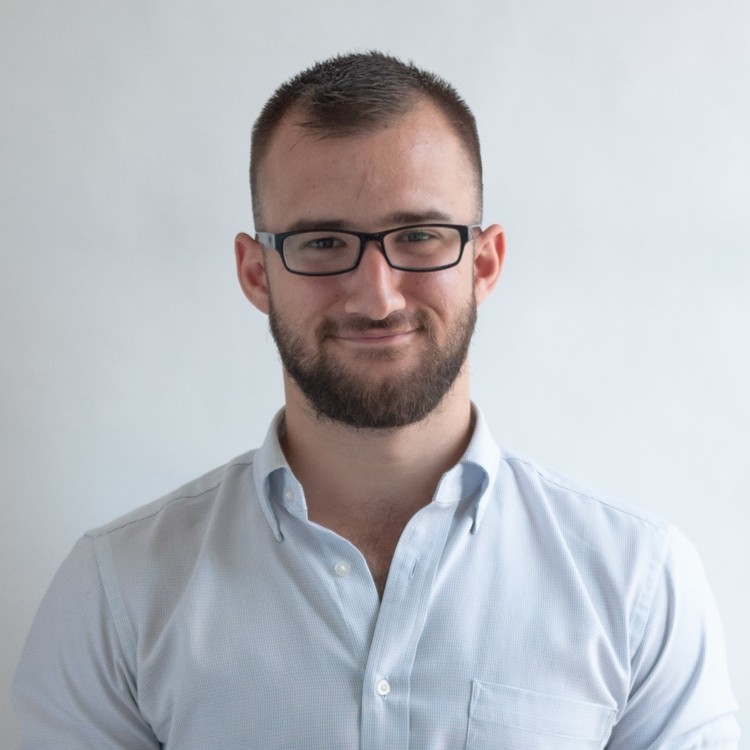 سنة واحدة للمطور في الفيسبوك