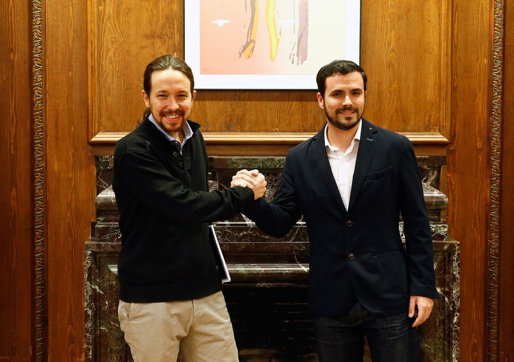 Podemos e IU contra Pedro Sánchez