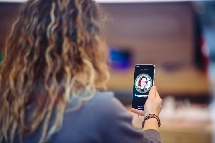 La capitalizzazione di Apple supera i 900 miliardi di dollari