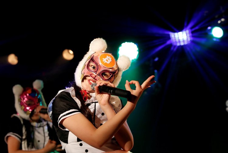 Cómo el bitcoin ha inspirado a un grupo de pop japonés