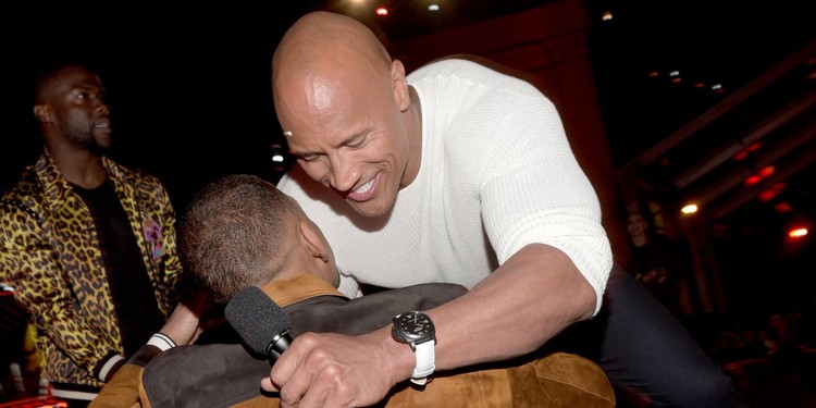 Cómo gana y gasta el dinero Dwayne "The Rock" Johnson
