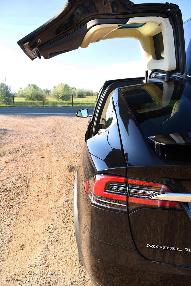 Prueba de conducción del Tesla Model X D100