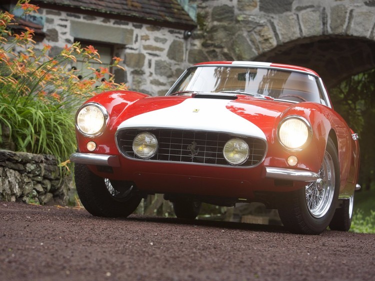 Conheça os Ferraris clássicos que foram a leilão