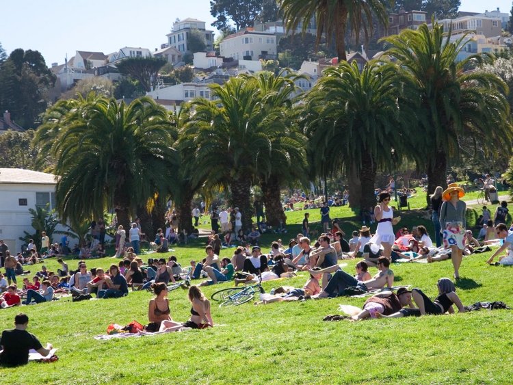 ¿En qué se gastan su dinero Jeff Bezos, Elon Musk y otros multimillonarios?