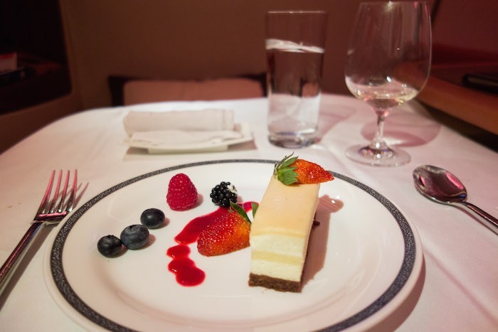 ماذا يعني أن تطير بالخطوط الجوية السنغافورية في الدرجة الأولى بكلفة 18000 دولار