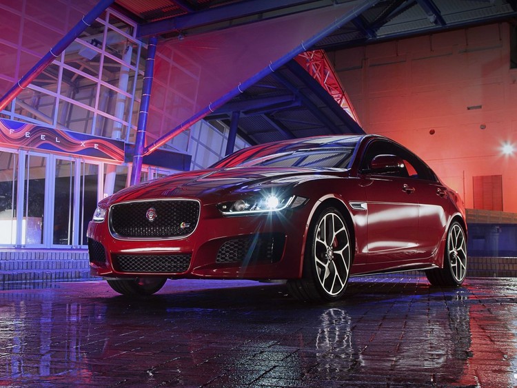 العروض الأولى لمعرض السيارات بباريس