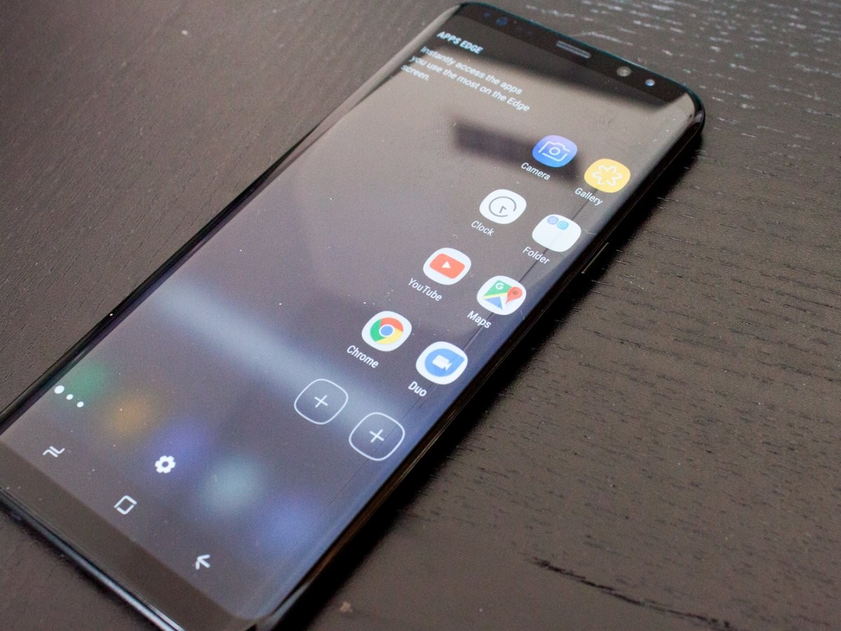 لماذا شاشة Samsung Galaxy S8 أفضل من شاشة iPhone