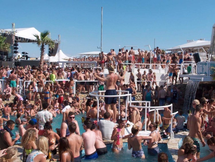 أحلى 25 مكان للحياة الليلية