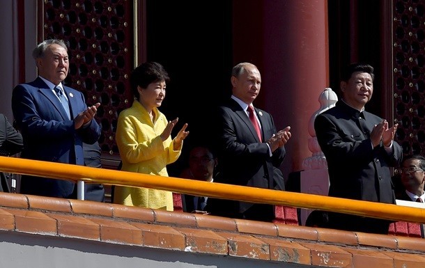 Desfile en China - para amigos y enemigos